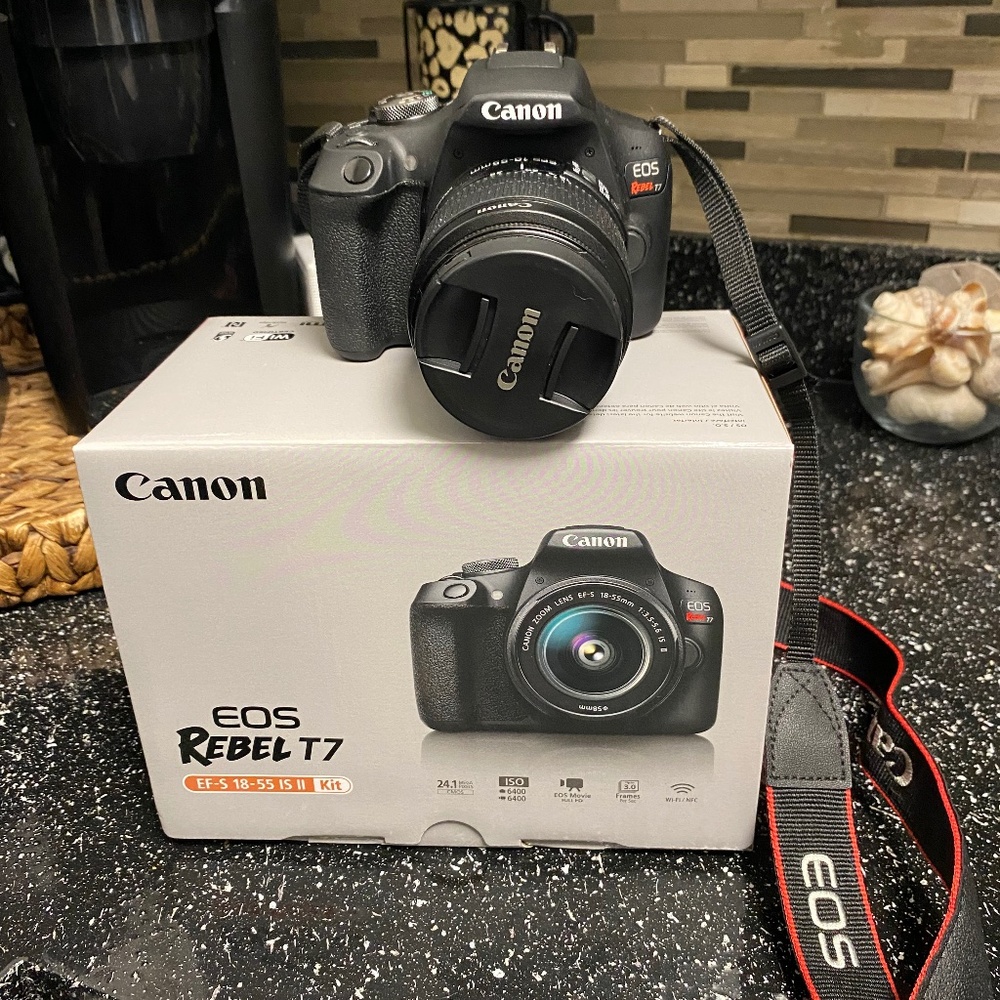 Canon EOS REBEL T7